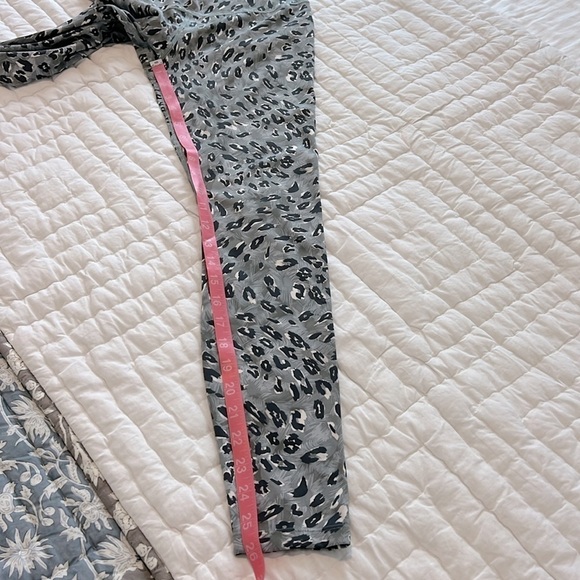 Varley Leopard Cheetah Print Leggings Small Gray Green Black White Animal Print - Picture 8 of 15
